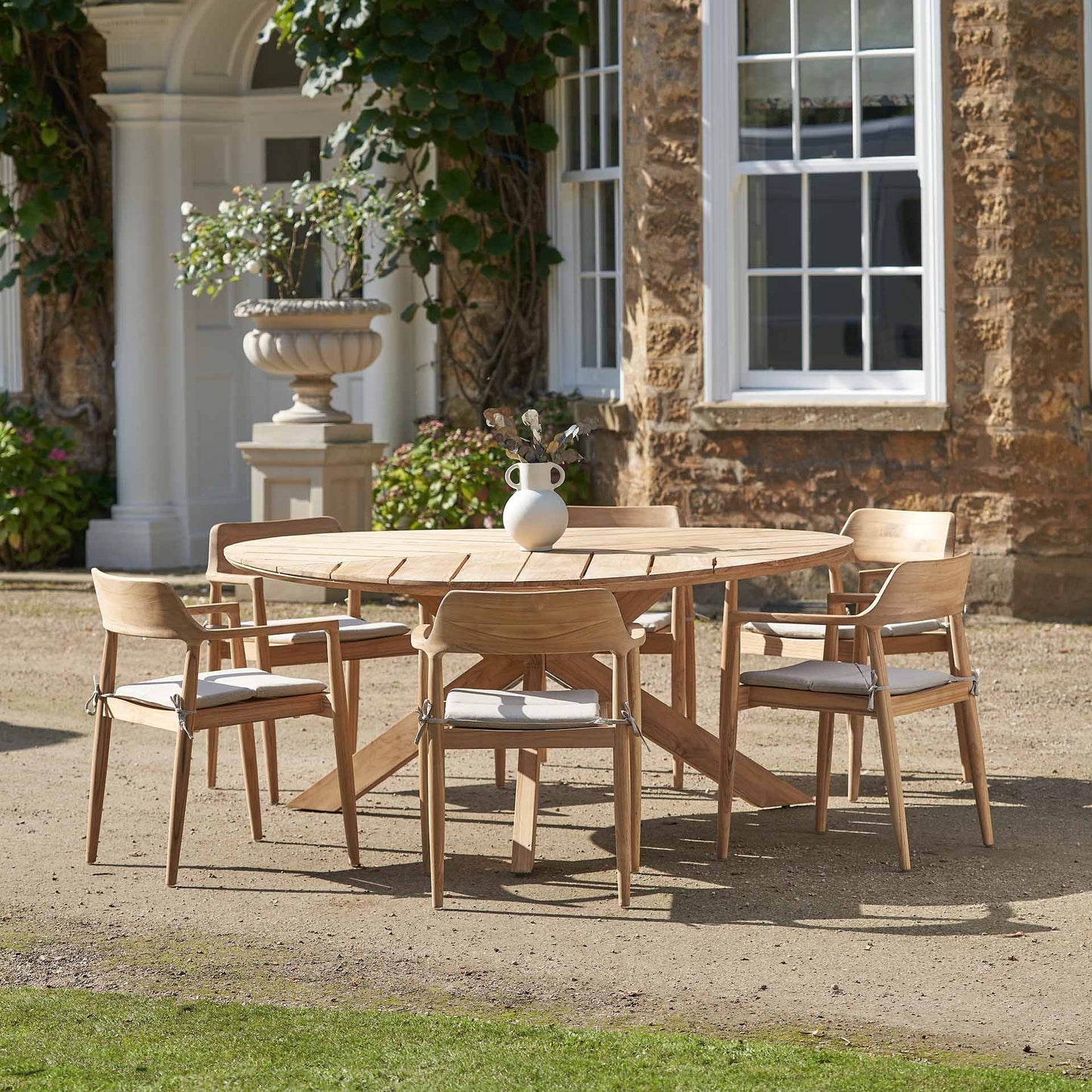 Reuleaux Outdoor 6-Seater Dining Set