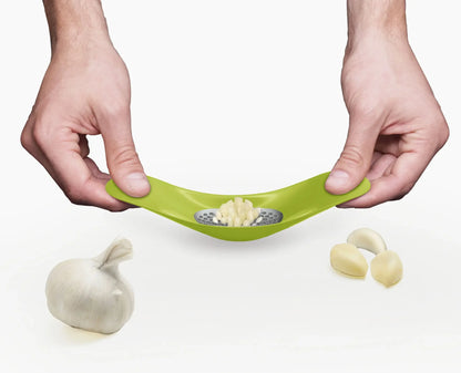 Joseph & Joseph Rocker™ Green Garlic Crusher