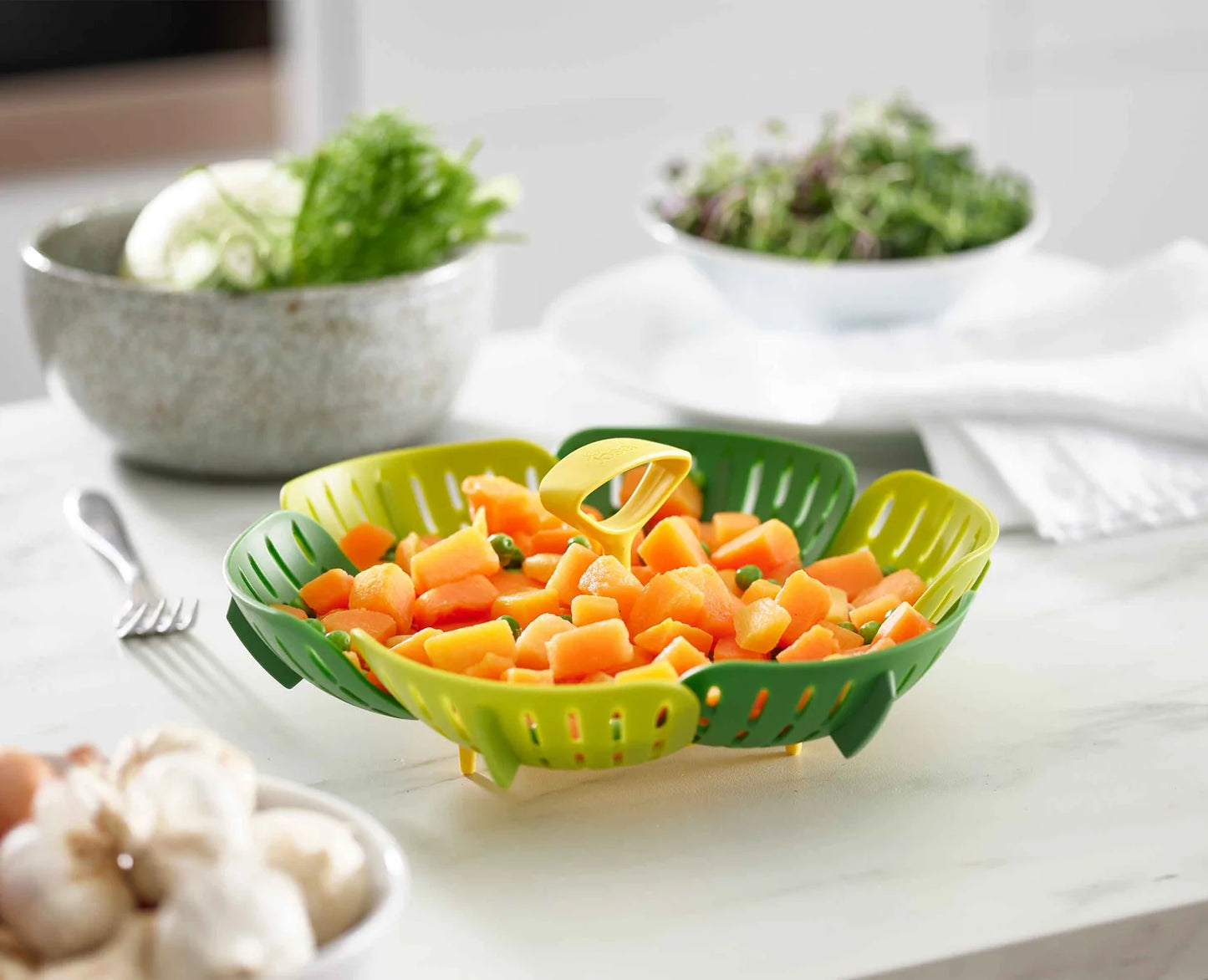 Joseph & Joseph Bloom™ Green Folding Steamer Basket
