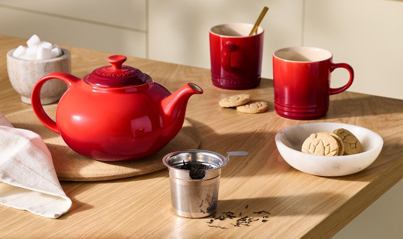 Le Creuset Stoneware Teapot with Stainless Steel Infuser (1.3L)