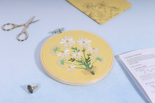 Groves Embroidery Kit with Hoop: Daisies