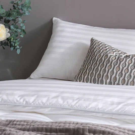 The Fine Bedding Company Boutique Silk® Pillow